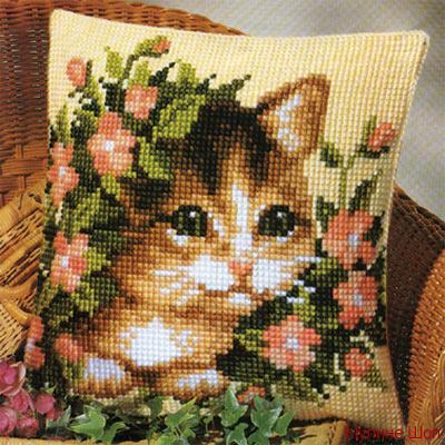 Набор для вышивания Подушка "Котенок в цветах"