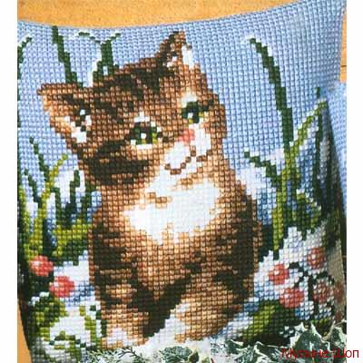 Набор для вышивания Подушка "Зимний котенок"