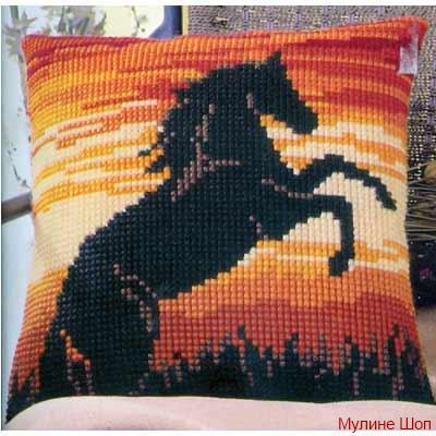 Набор для вышивания Подушка "Гарцующий конь"